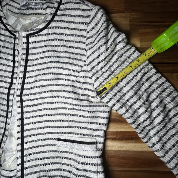 Tahari by ASL Boucle Open Front Fray Trim Black and White Striped Jacket Sz 16P - Picture 6 of 11
